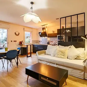 Le Saint Cyr - Bel Appartement, Parking & Terrasse Appartement